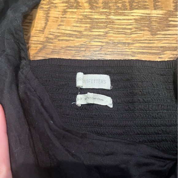 Really cute puffy sleeve Urban Outfitters sheer arm button cuff crop top - Picture 4 of 4